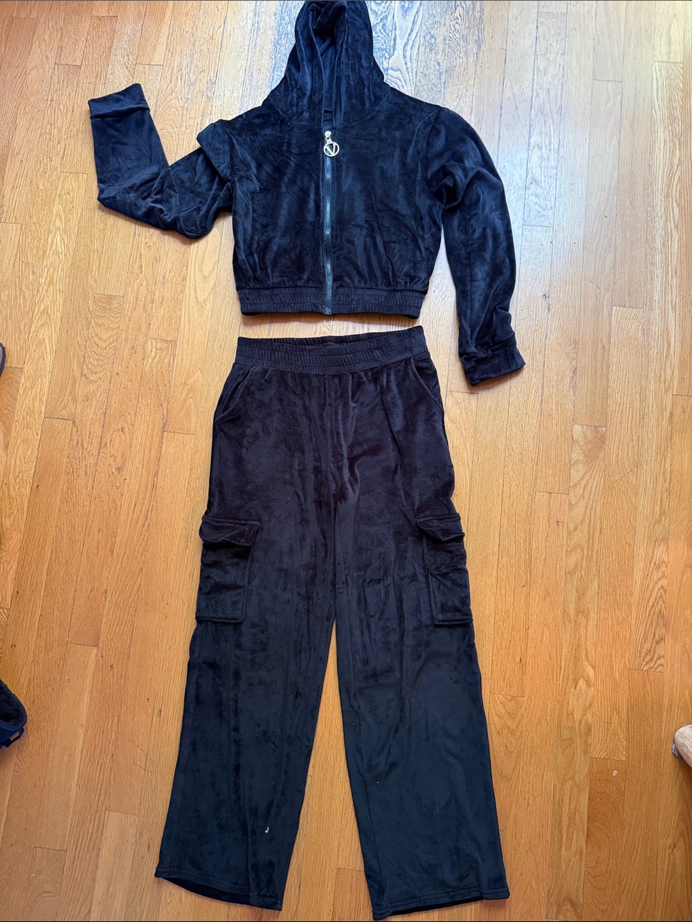 chic Black Velour Hooded Zip Crop Jacket & Cargo Track Pants Set